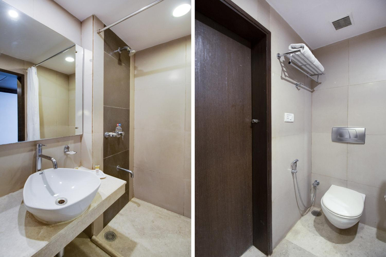 Bathroom 4, La Sara Hometel, Bangalore