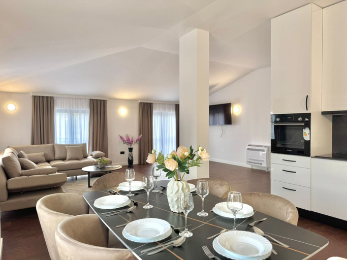 Others 5, Sunny Bay Apartments