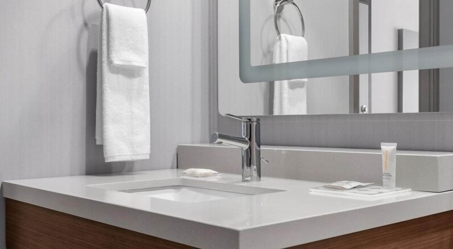 Bathroom 4, Hyatt House Mississauga / Airport Corporate Centre, Peel