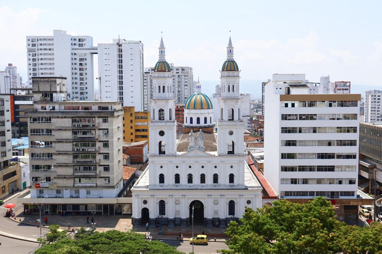 Exterior & Views