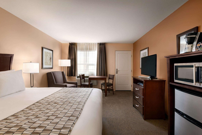 Bedroom 3, Travelodge by Wyndham Pincher Creek, Division No. 3