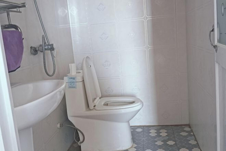 Bathroom, Fulong Tourist Manor, Yulin