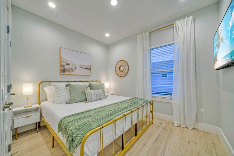 Bedroom 3, Swinging Easy by Avantstay Private Pool, Firepit, Balcony, Nueces