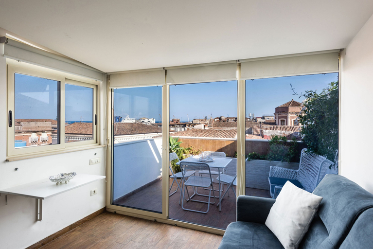 Room 3, La Perla del Duomo With Terrace by Wonderful Italy, Catania