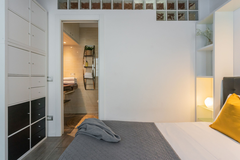 Room 5, Domus 2 in Como in Como, Como