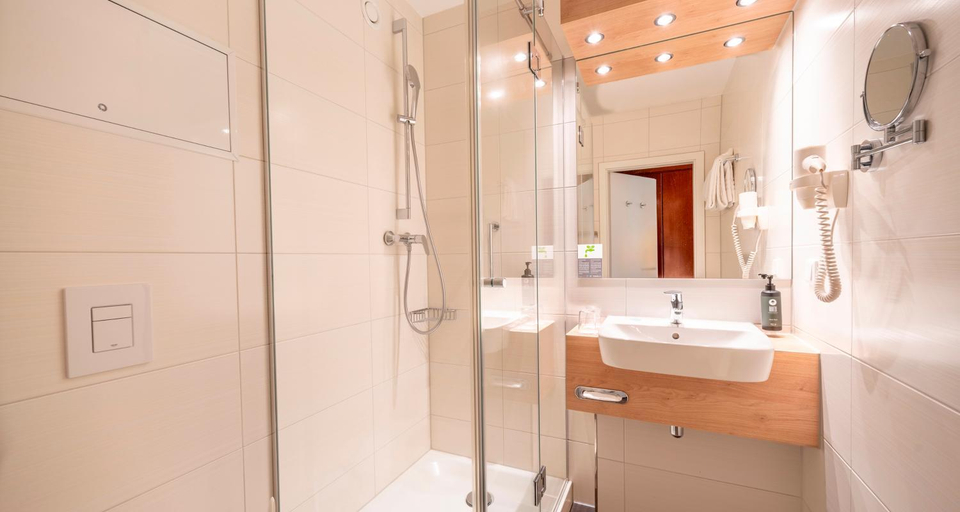 Bathroom 5, PLAZA INN Goslar, Goslar