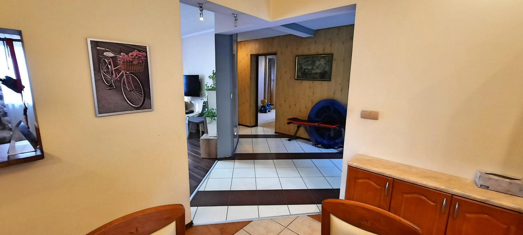 Public Area 5, Chata u Gorala, Myślenice