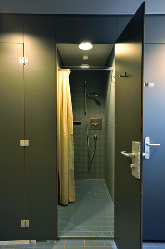Bathroom 4, Locarno Youth Hostel, Locarno