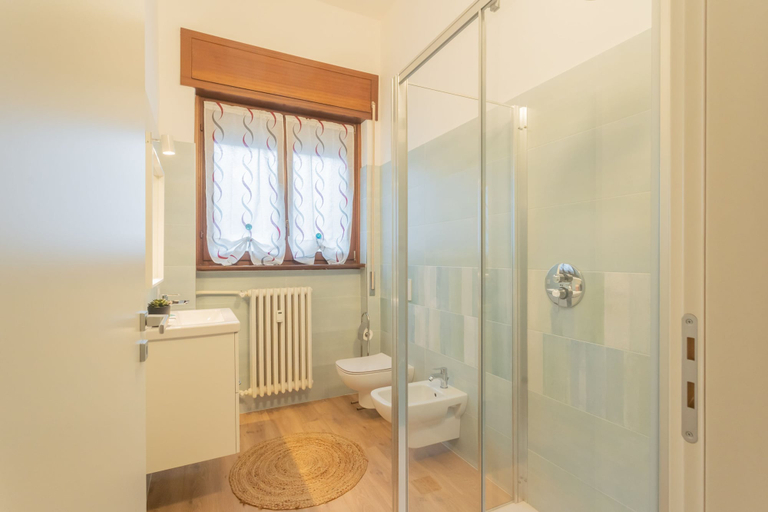 Room 4, Tivano Apartment Nearby Como S G Train Station, Como