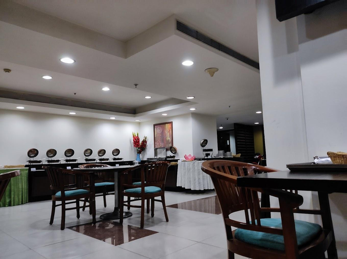 Food & Drinks 5, Evoma Hotel, Bangalore