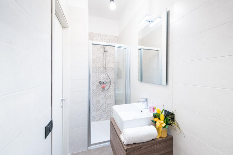 Bathroom 4, Hotel La Diga Altomincio, Mantua