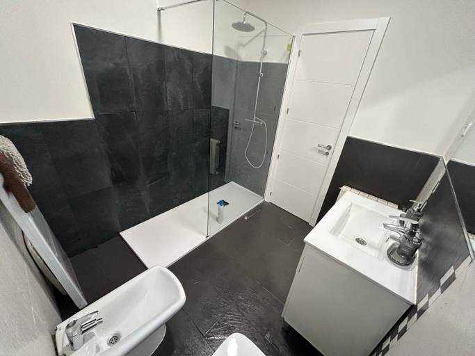 Bathroom 5, Habitaciones en Embajadores, Madrid