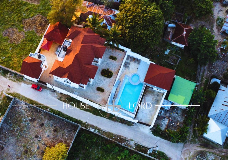 Others 1, Villa Alpha, Kaskazini 'B'