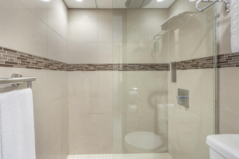 Bathroom 4, Best Western Wayside Inn, Division No. 11