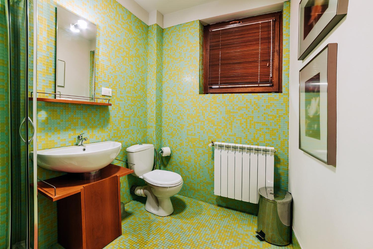Bathroom 2, Lac Sub Soare, Iordacheanu