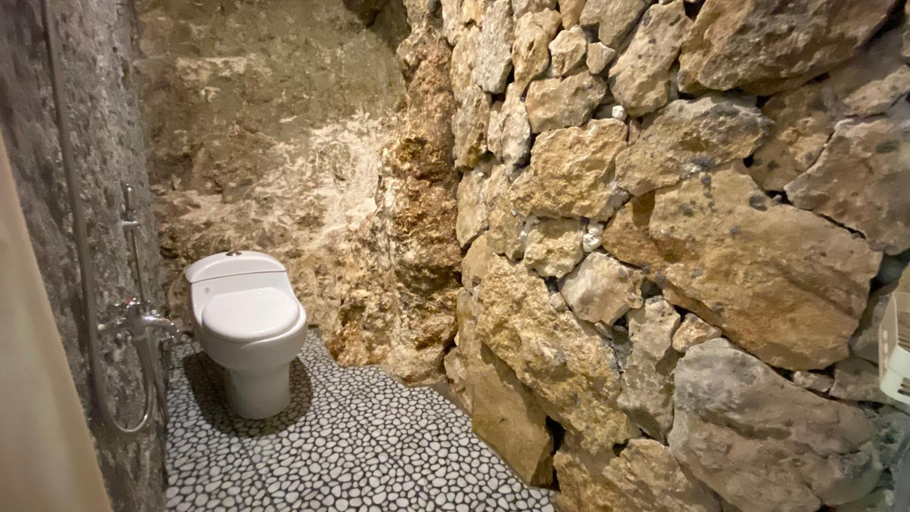 Bathroom 3, PALEO Stone Age, Gunung Kidul