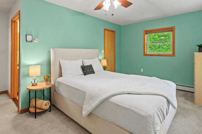 Bedroom 3, Lake + Pool Access, Game Room, Firepit, Deck Tawny and Peaceful by Avantstay, Monroe