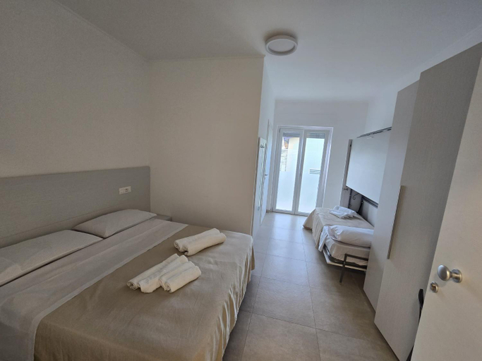 Others 2, Albergo Miva, Cosenza