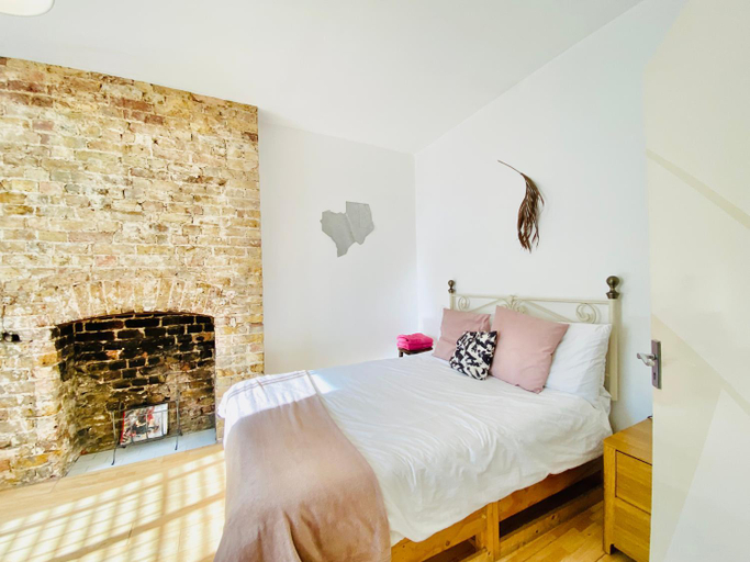 Others 2, London's Central East End 2 Bedroom City Apartments, London