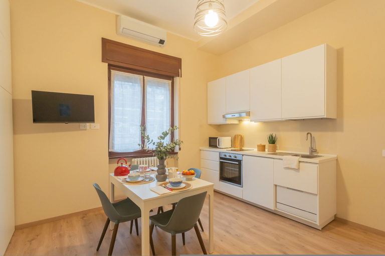 Room 3, Tivano Apartment Nearby Como S G Train Station, Como