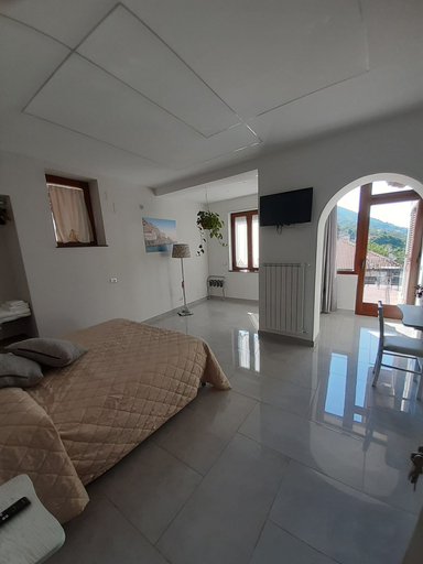 Bedroom 2, Raggio di Sole, Napoli
