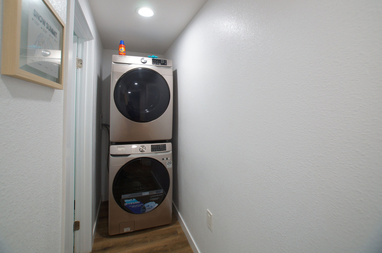 Bathroom 3, Cozy Knight Cabin, San Bernardino