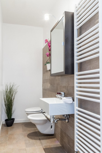 Room 2, Ai Frari Apartment With Balcony by Wonderful Italy, Venezia