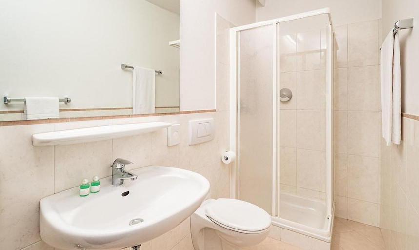 Bathroom 4, Hotel Heide Park, Bolzano