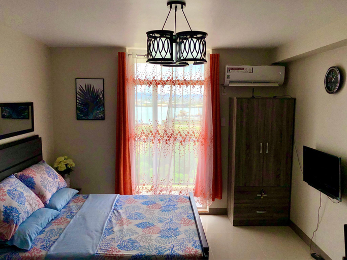 Bedroom 2, CebuNightSkyCondoTel w/Balcony Near Mactan Airport, Lapu-Lapu City