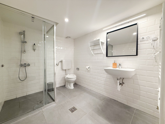 Bathroom 5, Chesscom Guesthouse, Budapesti