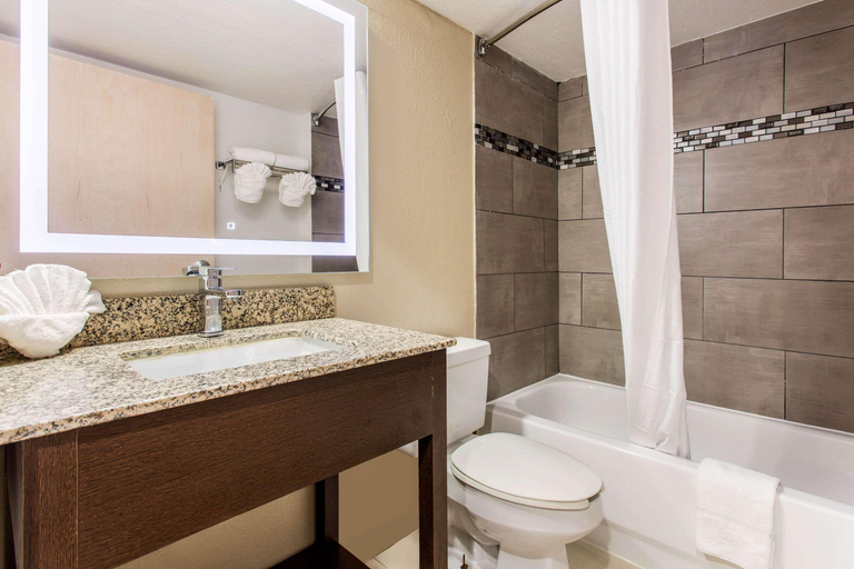 Bathroom 5, Quality Inn & Suites Myrtle Beach Near Outlets, Horry