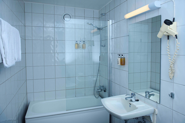 Bathroom 5, Brakanes Hotel, Ulvik