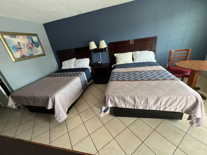 Bedroom 5, Crown Inn, Bartow