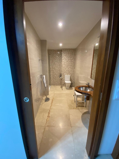 Bathroom 3, Vendaval, A Coruña