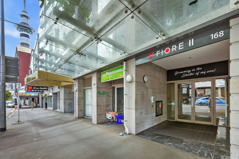 Exterior & Views 2, 2BR Apt with Parking in Prime Spot Zodiak Stays, Waitakere