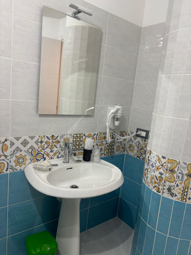 Bathroom 2, Oriente Camere, Cosenza