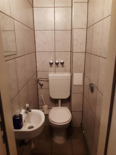 Bathroom 5, 2-Rent Group Hostel Rooms&Apartments TUB19A, München
