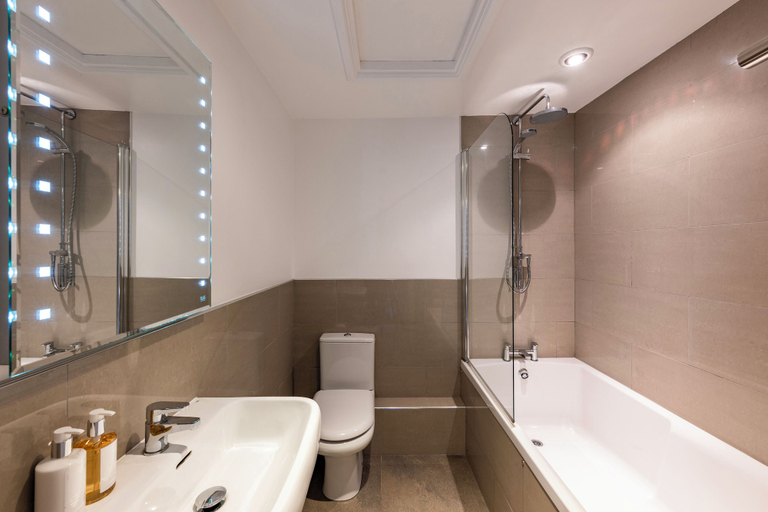 Bathroom 3, The Tytherleigh Arms, Devon