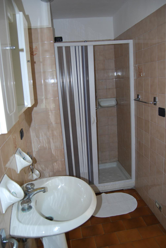 Bathroom 4, Albergo della Posta, Biella