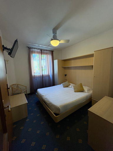 Bedroom 4, Garni Hotel Tignale, Brescia