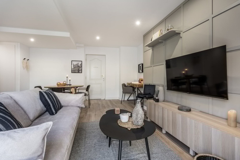 Room 2, Combre - 1 Bedroom With Pool in Castilla, Madrid