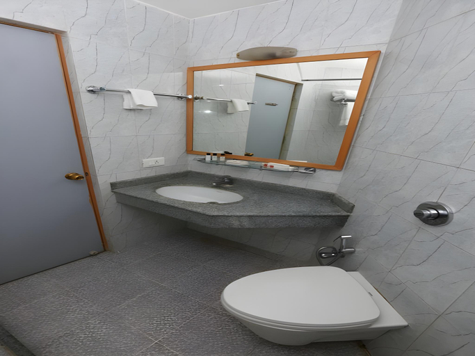 Bathroom 3, Highgates Hotel, Bangalore