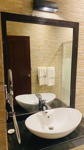 Bathroom 4, Royal Retreat Sigiriya, Dambulla