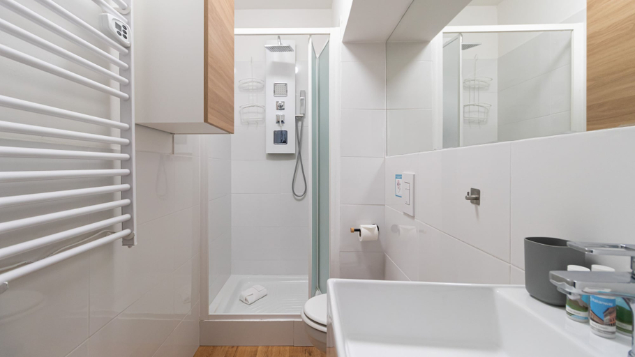 Bathroom 2, Italianway - Rosmini 11 B, Milano