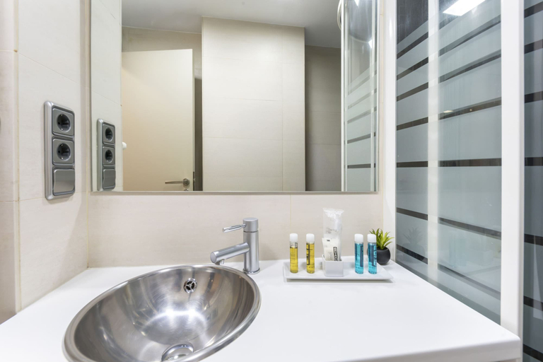Room 5, M Pac63 Alquiler Mensual en Madrid Piso Exteri, Madrid