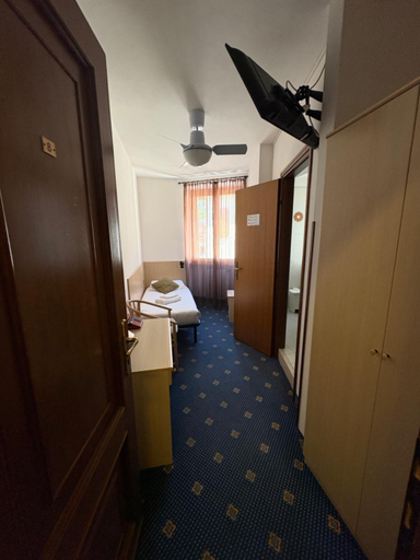 Bedroom 3, Garni Hotel Tignale, Brescia