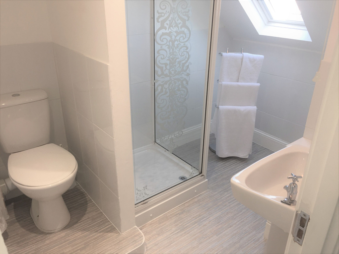 Bathroom 5, Summer Breeze Guest House, Cornwall