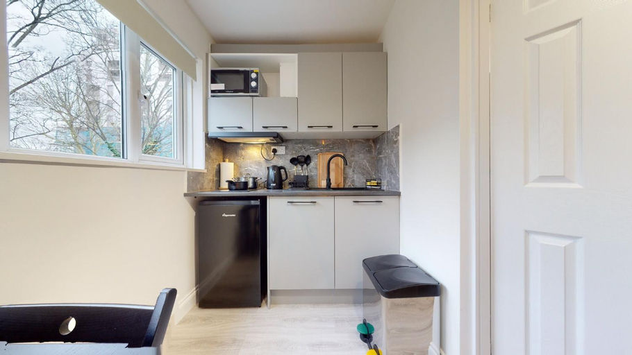 Others 3, Stylish Studios near Regents Park!, London