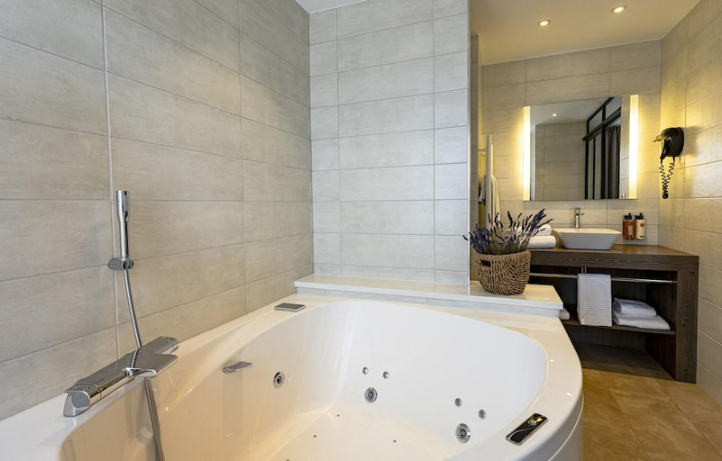 Bathroom 3, Maison DRAPIER - Lac de Madine Hotel Restaurant & SPA, Meuse