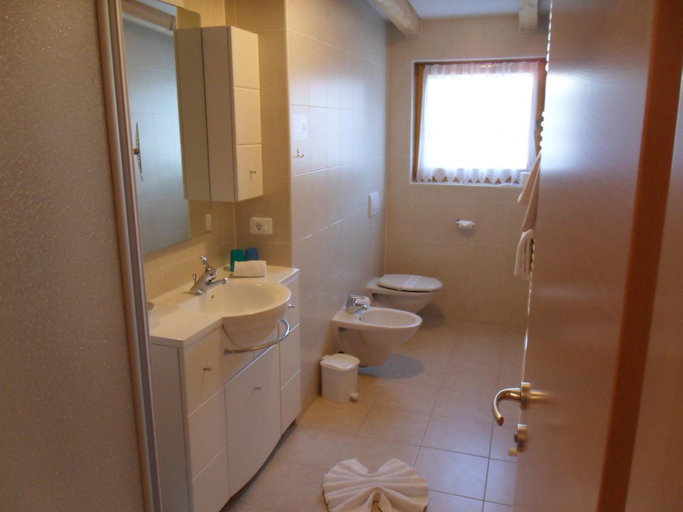 Bathroom 4, Hotel Fleuralp, Bolzano